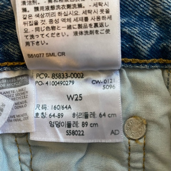 LEVI’S PREMIUM 501® MID THIGH SHORTS - Picture 5 of 6